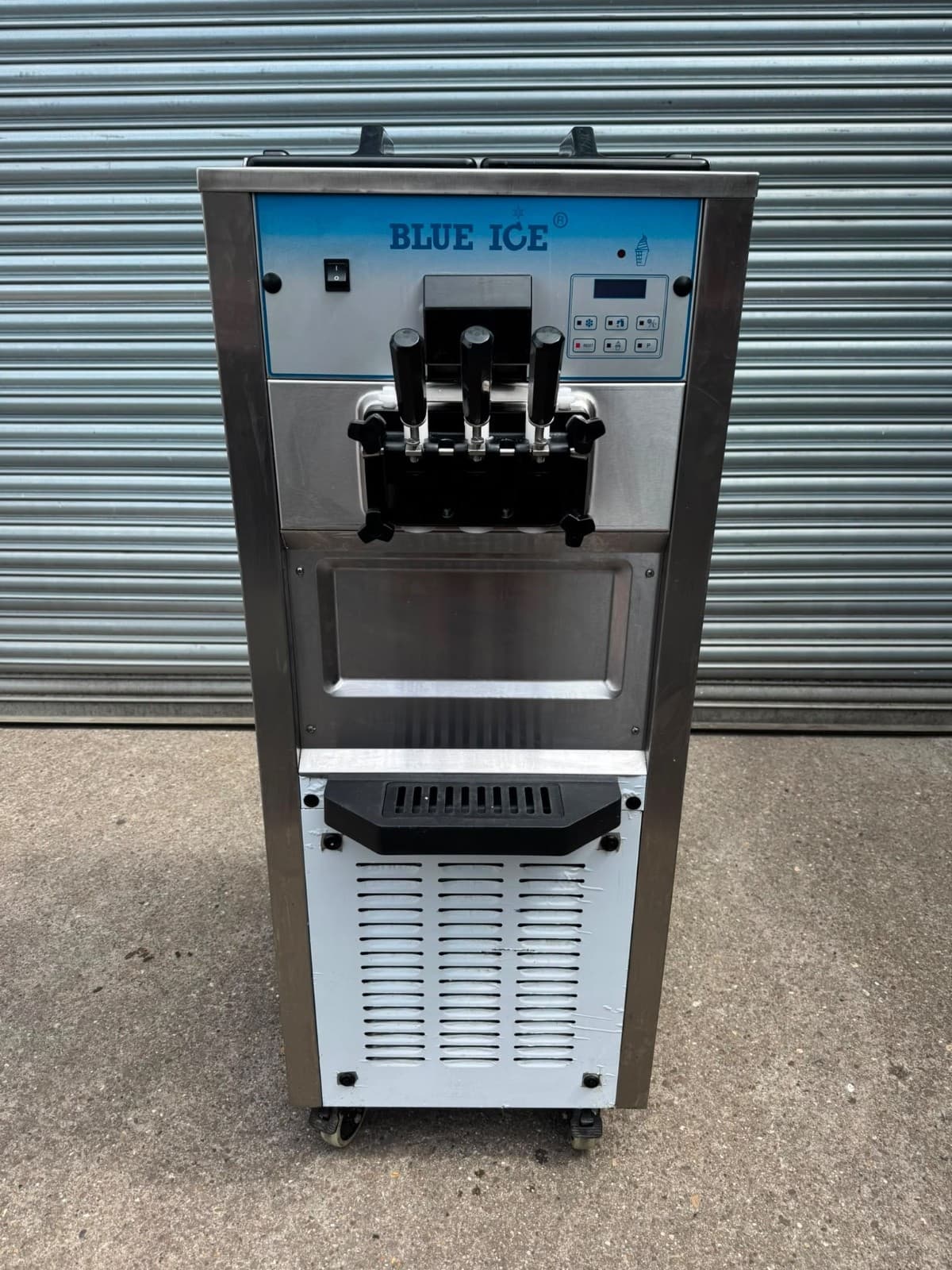 Blue Ice S30 Soft Serve Ice Cream Machine Twin Twist Floor Standing 13A Plug