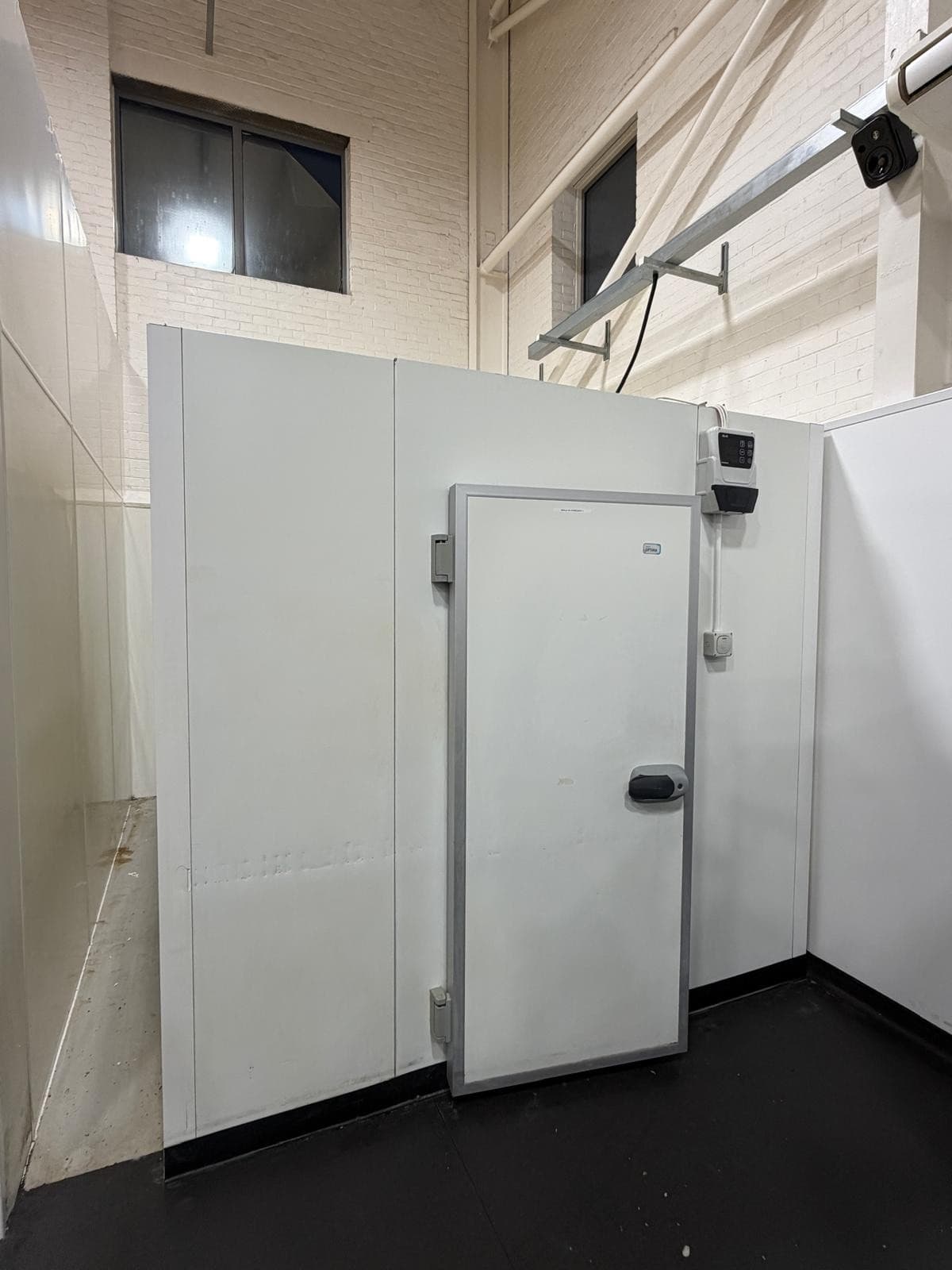 Commercial Walk-In Freezer Room 3.2 x 2.4m + MaxKold Refrigeration Package
