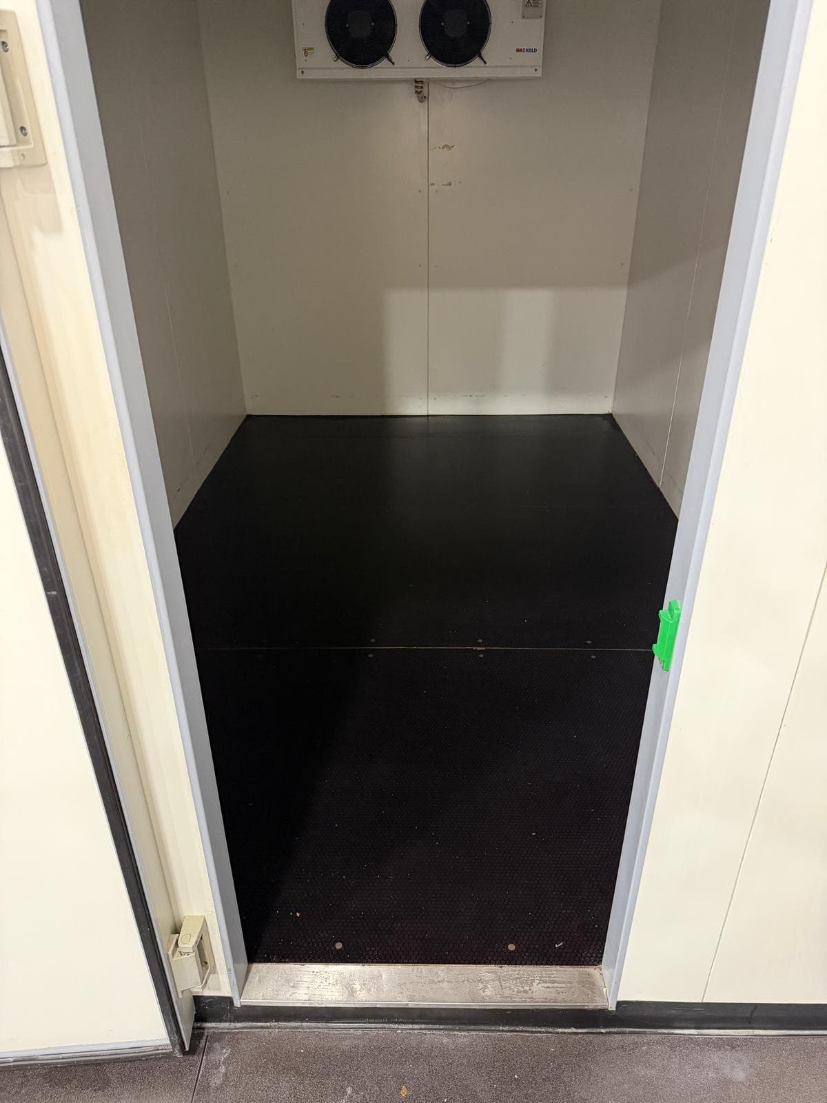 Commercial Walk-In Freezer Room 3.2 x 2.4m + MaxKold Refrigeration Package — photo 4